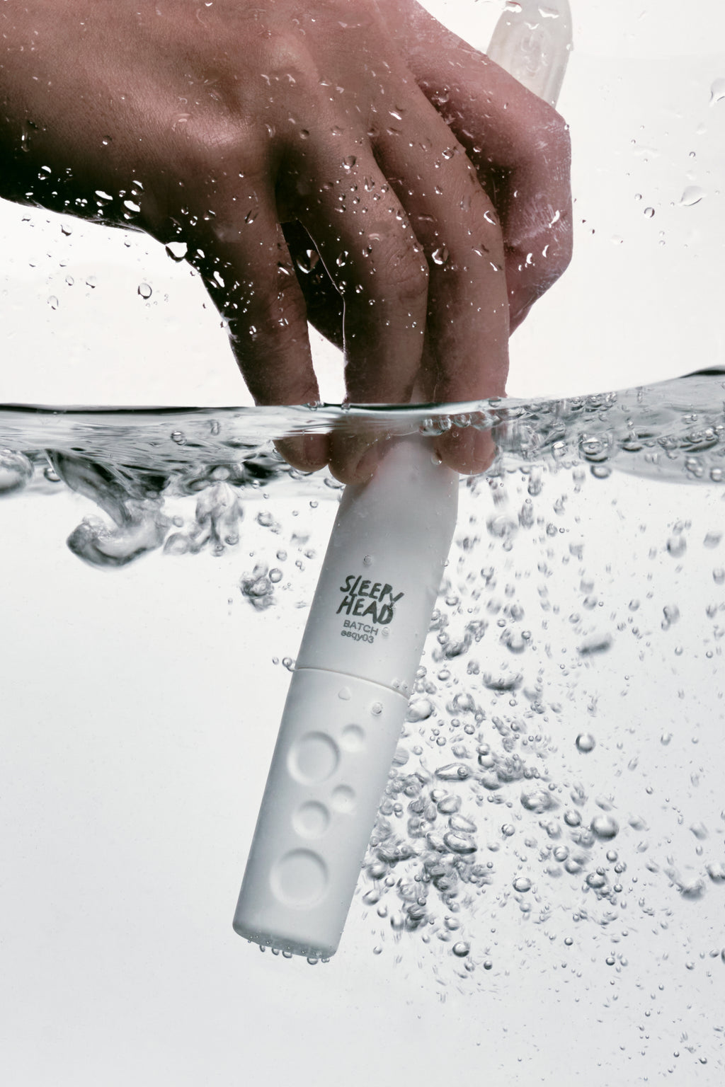 Sleepy Head LUNA 4-in-1 Sonic Polish Brush, 
Sonic toothbrush with tongue scraper, 
Polish teeth daily at home, 
Soft bumper brush head for sensitive gums, 
Travel toothbrush no charger needed, 
Minimalist premium toothbrush design