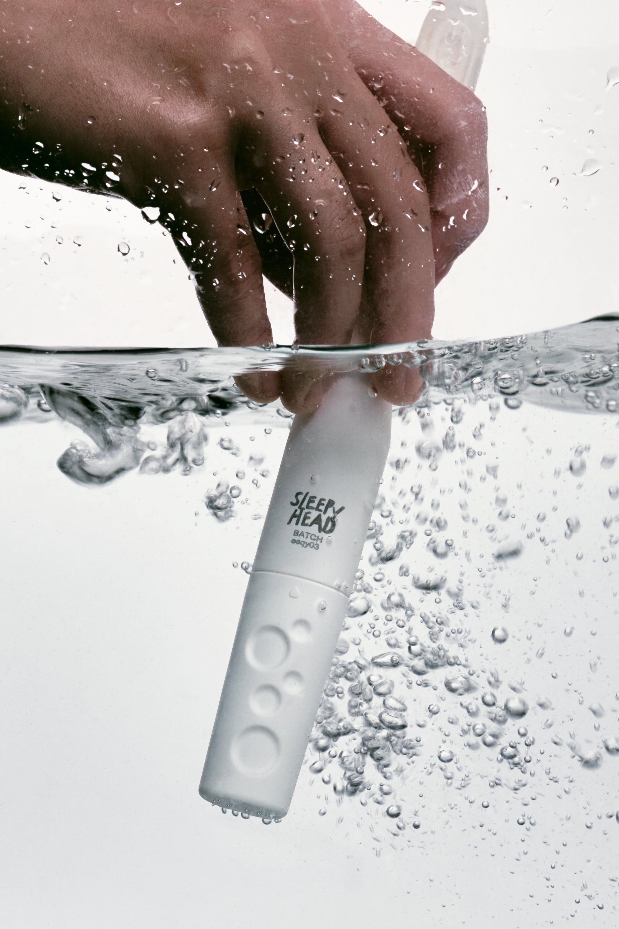 Sleepy Head LUNA 4-in-1 Sonic Polish Brush, 
Sonic toothbrush with tongue scraper, 
Polish teeth daily at home, 
Soft bumper brush head for sensitive gums, 
Travel toothbrush no charger needed, 
Minimalist premium toothbrush design